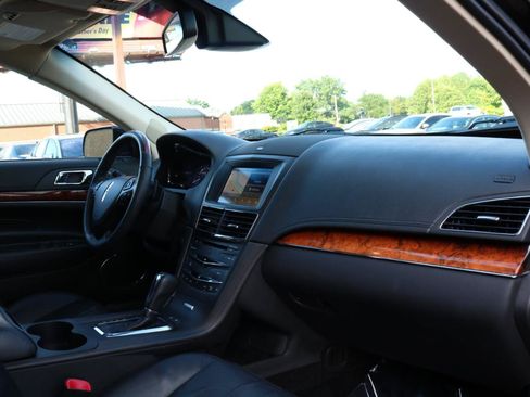 Used 2019 Lincoln MKT AWD image 50