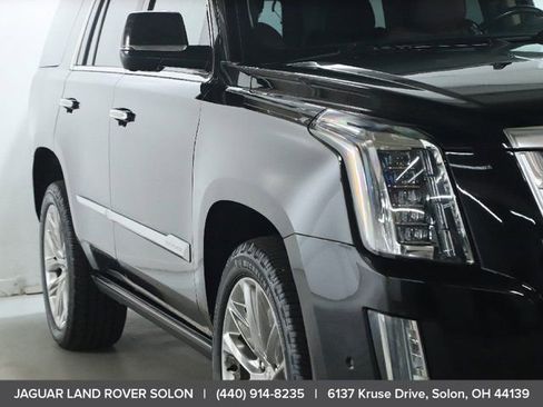Used 2018 Cadillac Escalade Premium Luxury image 12