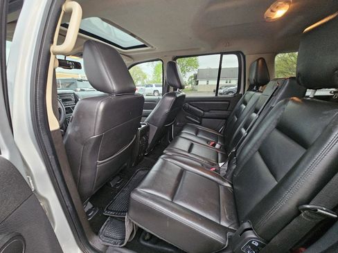 Used 2010 Ford Explorer XLT image 23