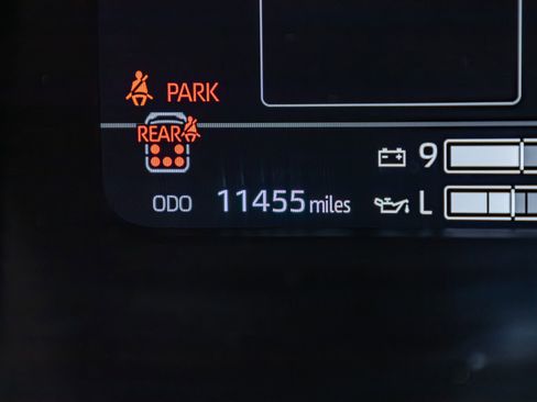 Used 2025 Toyota Sequoia Platinum AWD/4WD image 18