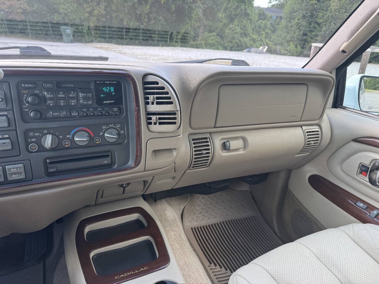 Used 1999 Cadillac Escalade 4WD image 18