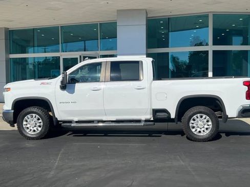Used 2024 Chevrolet Silverado 2500 LT AWD/4WD image 7