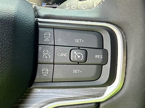 Used 2024 Jeep Wagoneer L Series II RWD image 28