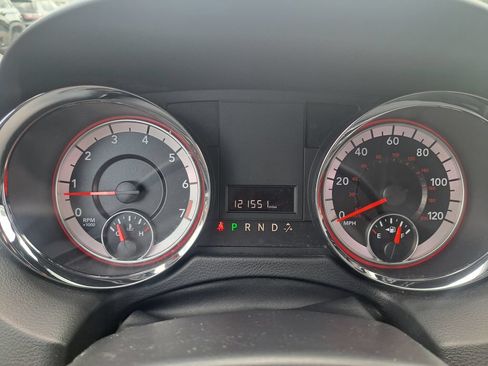 Used 2019 Dodge Grand Caravan SXT FWD image 12