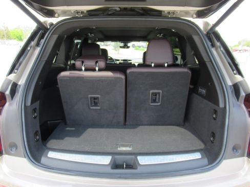 Used 2022 Cadillac XT6 Premium Luxury w/ Technology Package FWD image 38