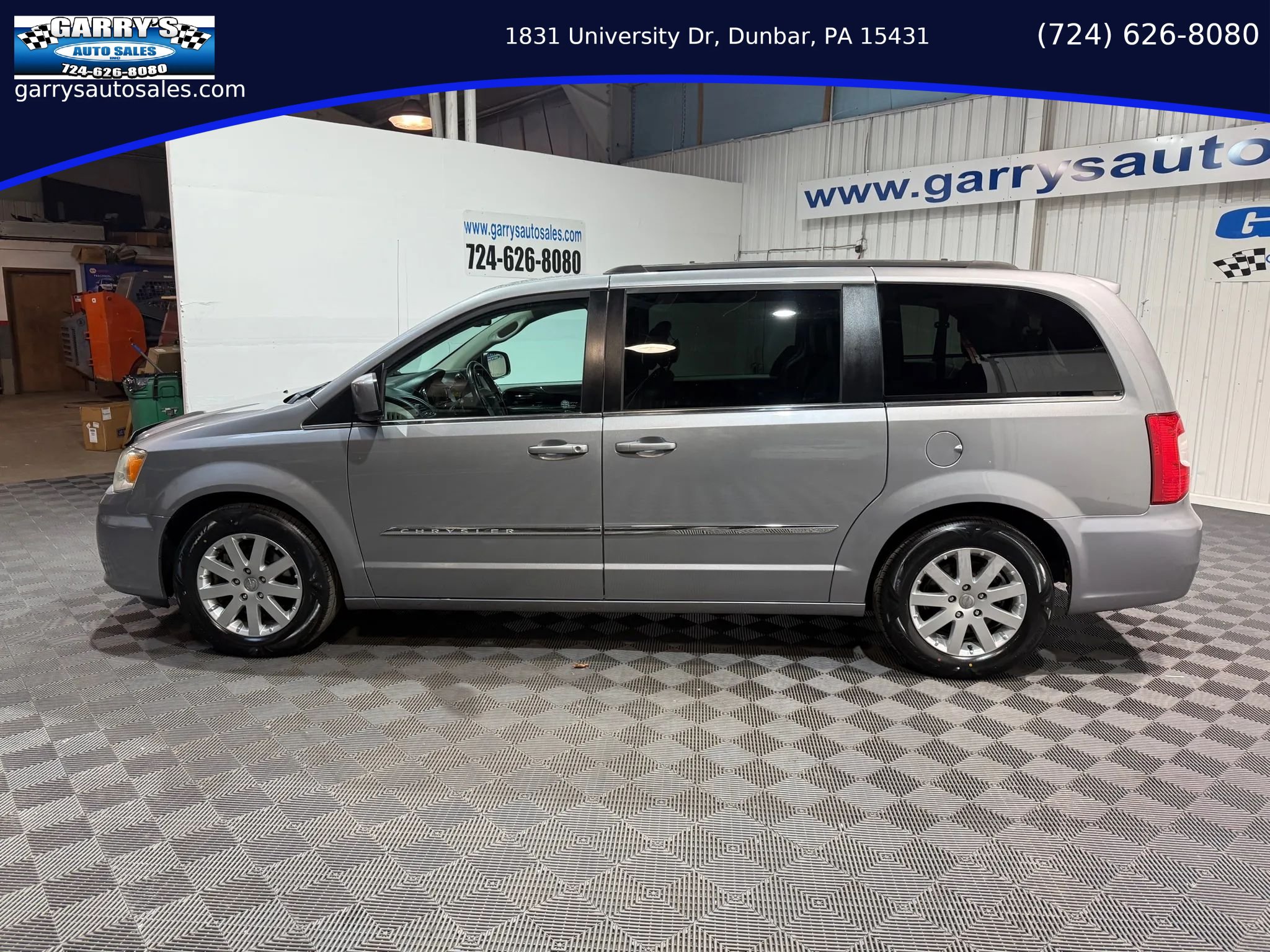 Used 2014 Chrysler Town & Country Touring FWD image 8