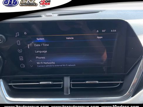 Used 2025 Chevrolet Trax LT FWD image 19