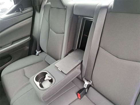 Used 2012 Dodge Avenger SXT image 8