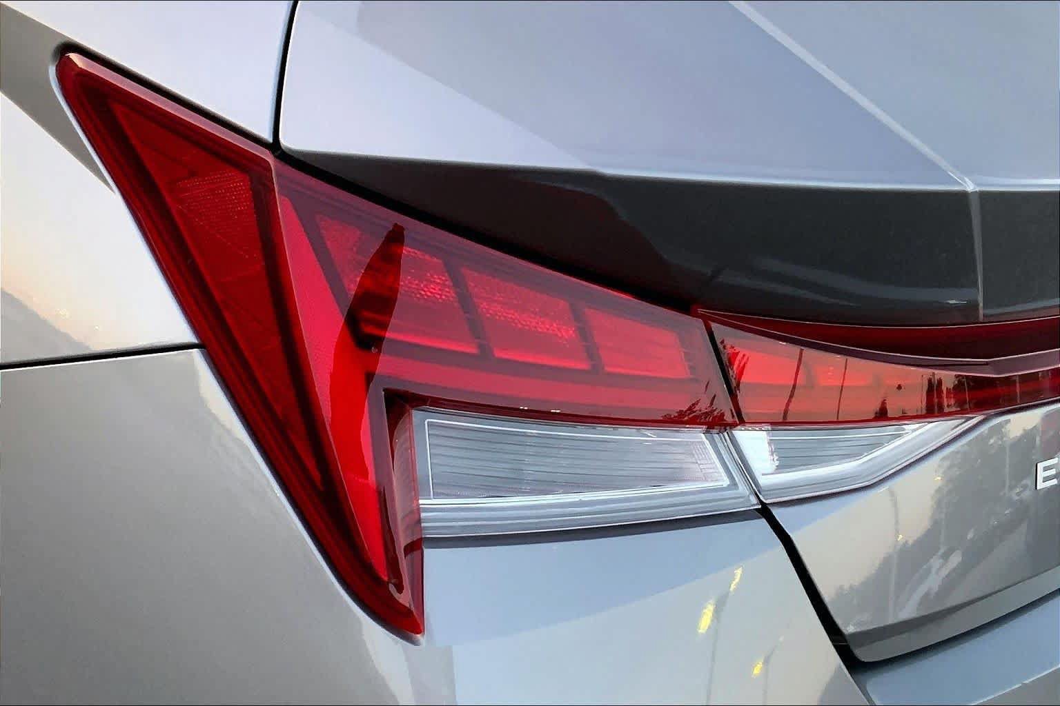 Used 2024 Hyundai Elantra Limited FWD image 25