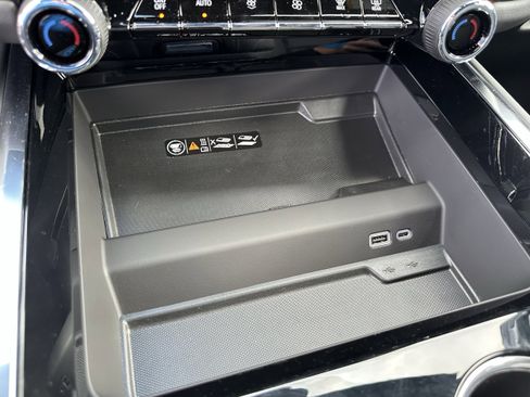 New 2025 Chevrolet Suburban Premier image 36