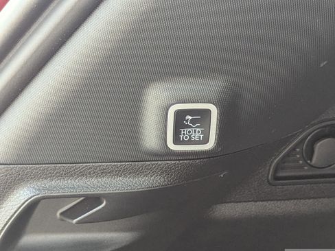 Certified 2025 Jeep Grand Cherokee Limited w/ Black Appearance Package image 17