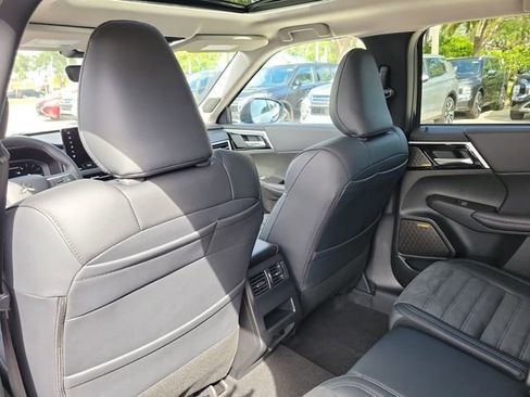 New 2025 Mitsubishi Outlander SE image 14