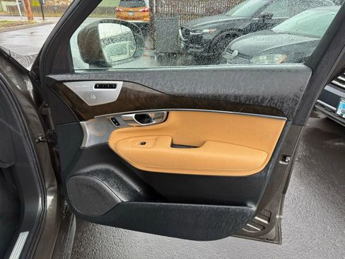 Used 2018 Volvo XC90 T6 Momentum w/ Convenience Package image 17