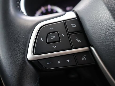 Used 2023 Toyota Highlander XLE FWD image 43