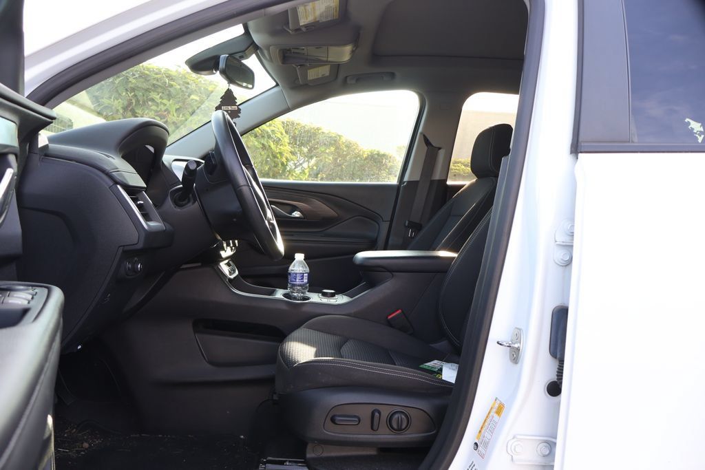 Used 2023 GMC Terrain SLE w/ Driver Convenience Package FWD image 10