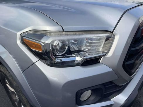 Used 2018 Toyota Tacoma SR5 RWD image 3