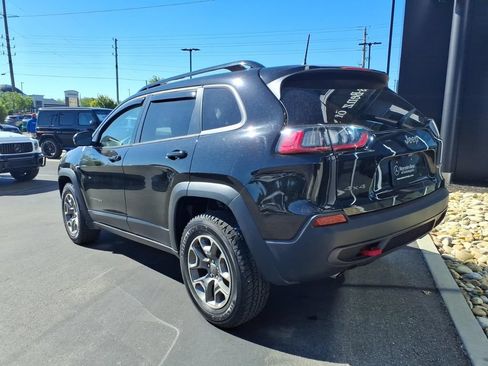 Used 2022 Jeep Cherokee Trailhawk w/ Sun, Sound & Nav Group AWD/4WD image 4