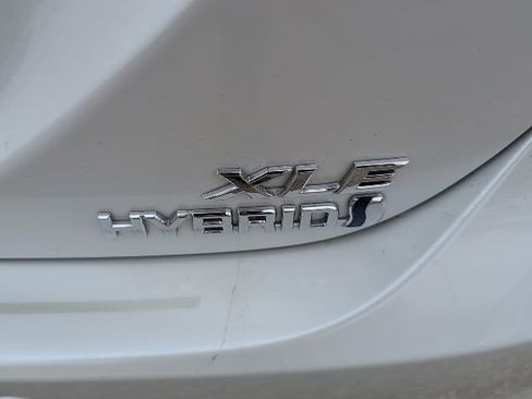 Used 2022 Toyota Camry XLE image 19