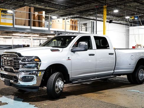 New 2026 RAM 3500 Tradesman AWD/4WD image 4
