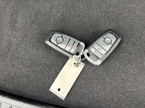 Used 2022 Ford Explorer XLT w/ Equipment Group 202A image 33