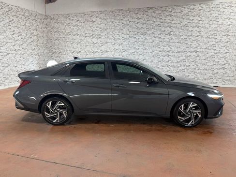 Used 2025 Hyundai Elantra Sport image 6