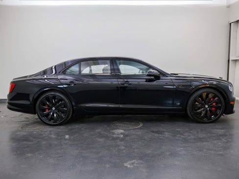 Used 2022 Bentley Flying Spur V8 image 2