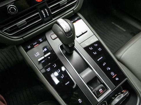Certified 2023 Porsche Macan AWD/4WD image 26