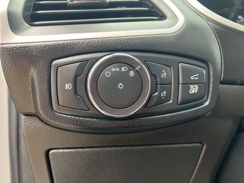 Used 2019 Ford Edge SEL w/ Cold Weather Package AWD/4WD image 13