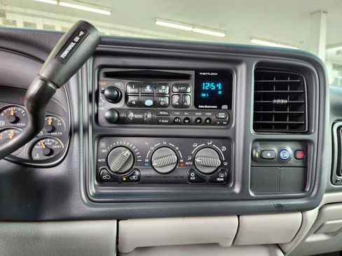 Used 2001 Chevrolet Tahoe LT w/ LT Preferred Equipment Group AWD/4WD image 9