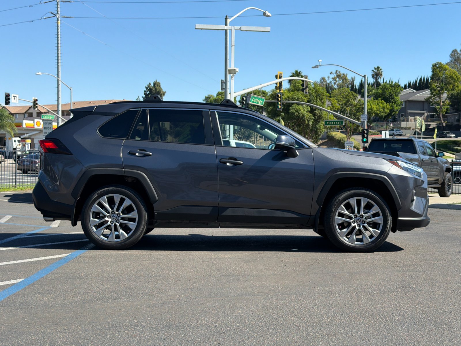 Used 2023 Toyota RAV4 XLE Premium FWD image 6