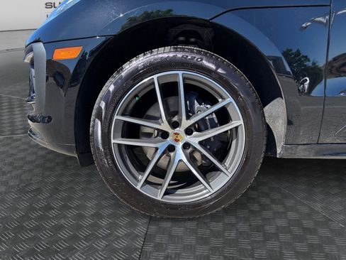 Used 2026 Porsche Macan AWD/4WD image 9