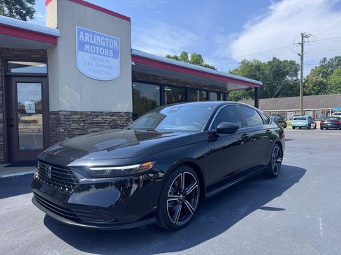 Used 2023 Honda Accord Sport image 2