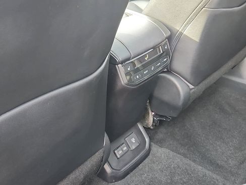 Used 2023 Toyota Highlander Platinum image 12