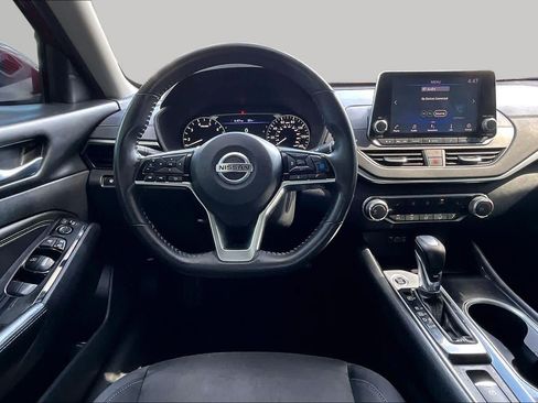 Used 2022 Nissan Altima 2.5 SV w/ SV Premium Package FWD image 11