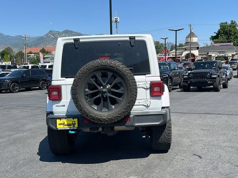 Used 2023 Jeep Wrangler Unlimited Sahara w/ Cold Weather Group AWD/4WD image 6