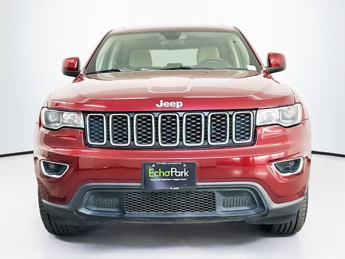 Used 2019 Jeep Grand Cherokee Laredo image 2