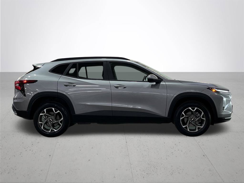 Certified 2025 Chevrolet Trax LT w/ LT Convenience Package FWD image 9