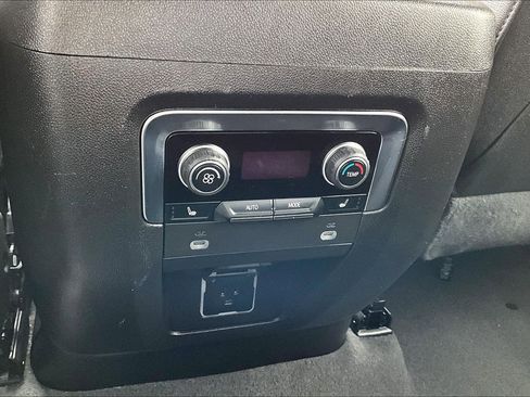 Used 2023 Chevrolet Suburban Premier AWD/4WD image 39