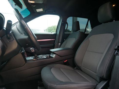 Used 2019 Ford Explorer XLT w/ Class III Trailer Tow Package AWD/4WD image 6