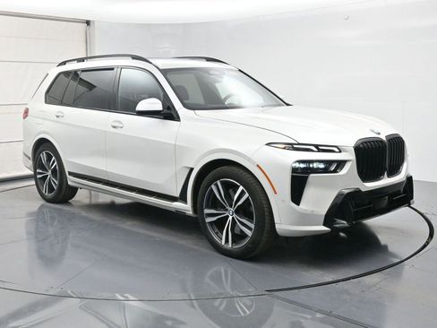 Used 2023 BMW X7 xDrive40i w/ Executive Package image 32