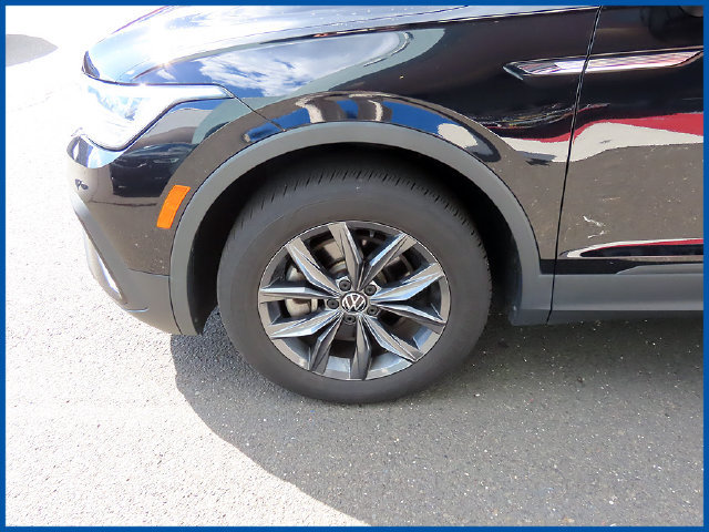 Used 2023 Volkswagen Tiguan SE AWD/4WD image 4