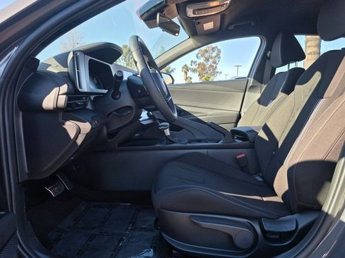 Certified 2025 Hyundai Elantra Sport image 9