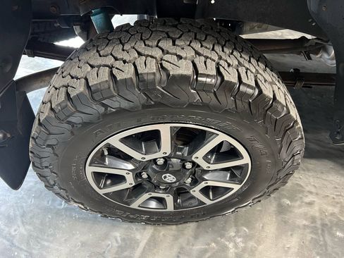 Used 2016 Toyota Tundra SR5 image 13