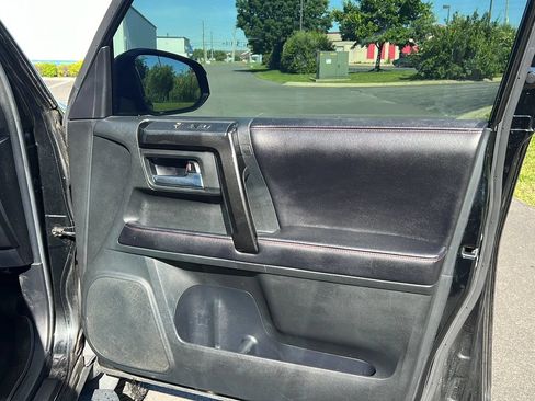 Used 2016 Toyota 4Runner Trail Premium AWD/4WD image 18