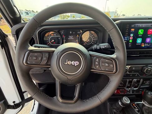Used 2026 Jeep Wrangler Unlimited Rubicon AWD/4WD image 41