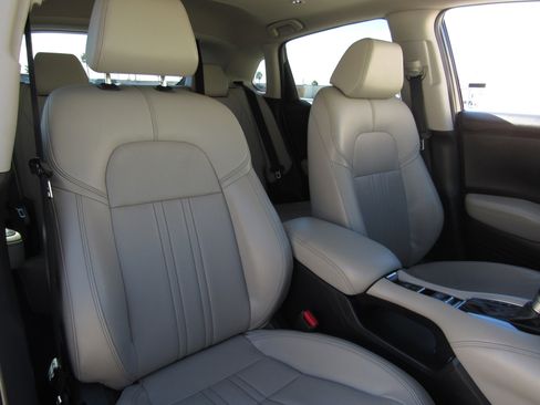 Certified 2023 Honda HR-V EX-L image 11