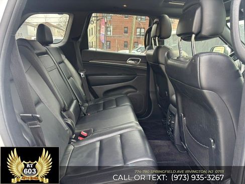 Used 2018 Jeep Grand Cherokee Limited image 12