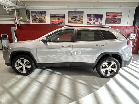 Used 2020 Jeep Cherokee Limited AWD/4WD image 2