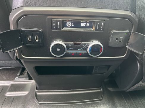 Used 2019 Ford Expedition Limited w/ Equipment Group 301A image 25