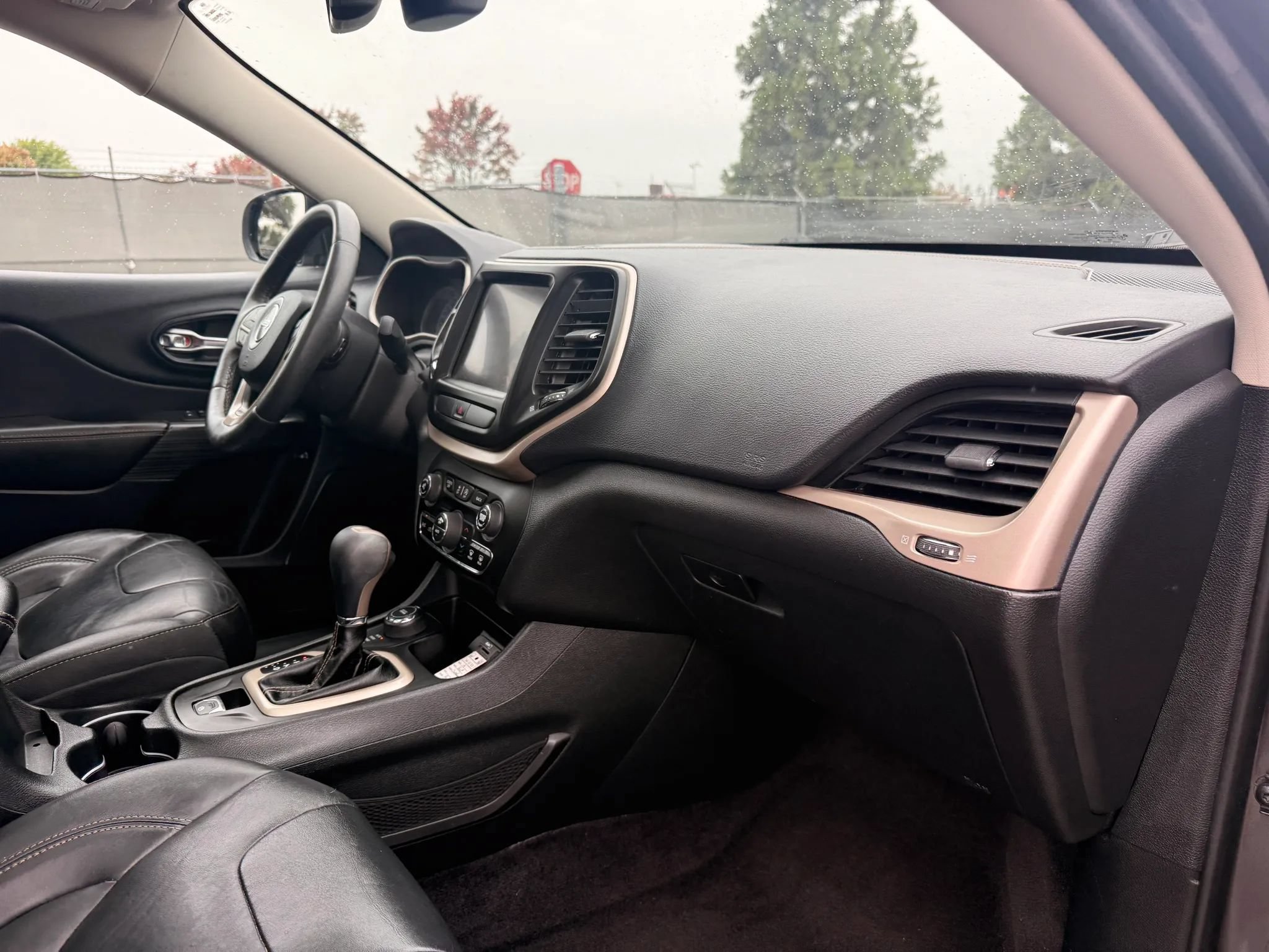 Used 2016 Jeep Cherokee Limited AWD/4WD image 19